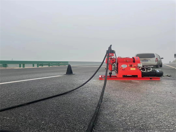 游仙马路路基路面开裂下沉注浆加固灌浆